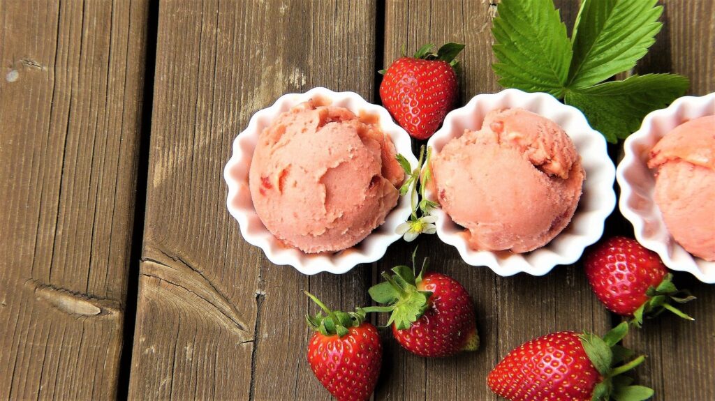 Strawberry Ice Cream 2239377 1920