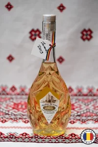Rachiu de mere imbatranit 7 ani in butoi de stejar, 52% alcool, 500 ml.