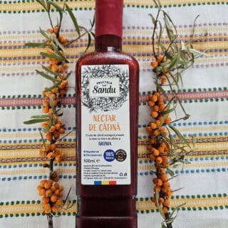 Nectar de cătină cu miere și aronia, un superaliment natural care combină beneficiile cătinei, bogate în vitamine și