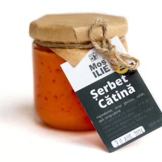 Șerbet de cătină Moș Ilie este un deliciu natural, obținut din cele mai bune fructe de cătină, cunoscut pentru beneficiile