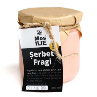 Șerbet de fragi Moș Ilie este un deliciu natural, creat din cele mai proaspete fructe de frag. Cu o textură fină și un gust
