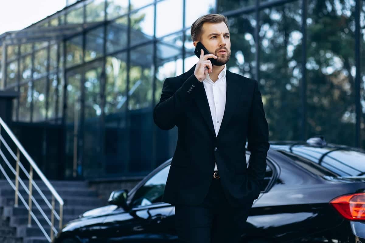 Diferenţele dintre un dealer auto autorizat și un vânzător independent